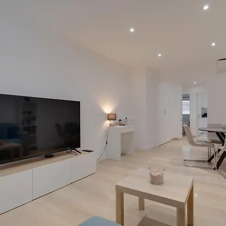 Newly Renovated Charming Downtown * Antibes