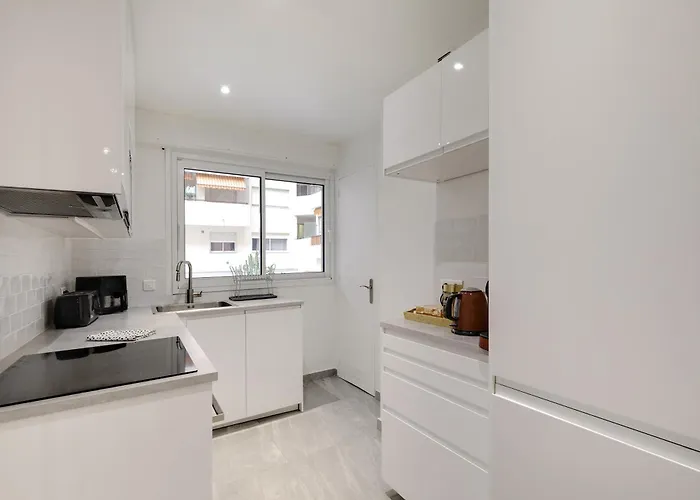 Newly Renovated Charming Downtown Lägenhet Antibes