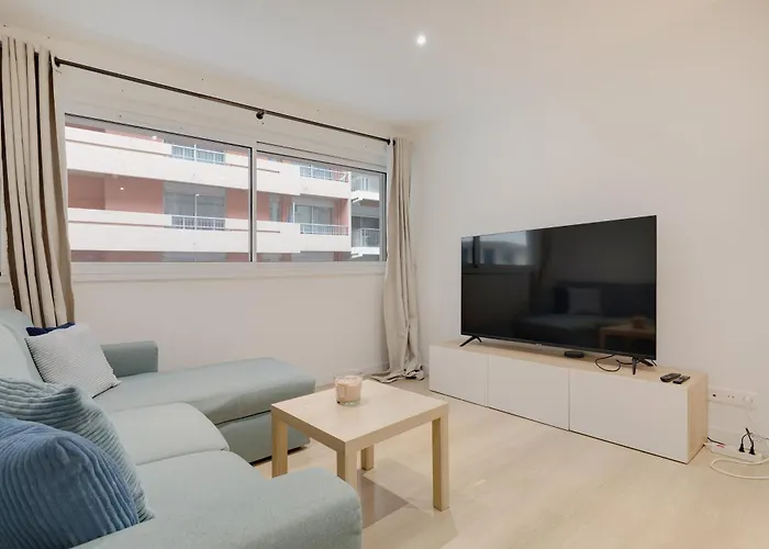 Newly Renovated Charming Downtown *