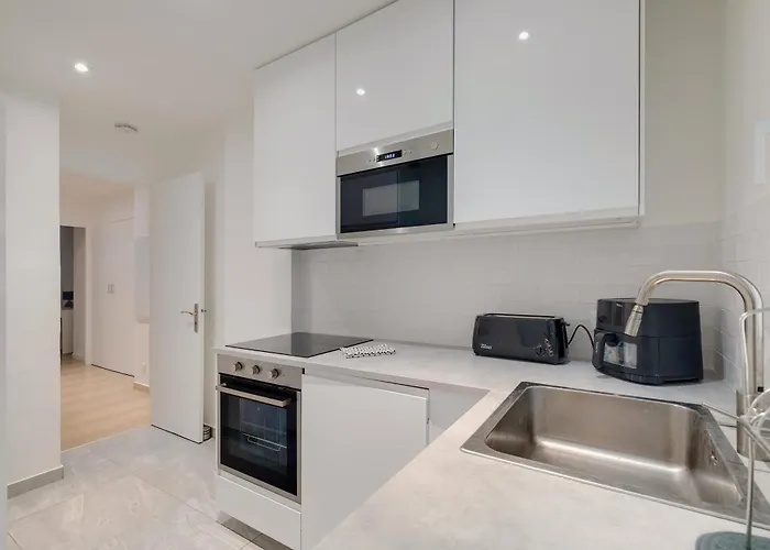 Newly Renovated Charming Downtown Lägenhet *