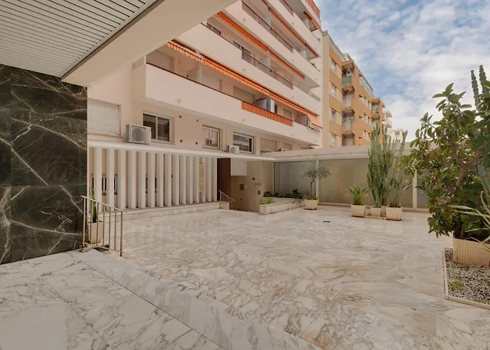 Newly Renovated Charming Downtown Daire Antibes