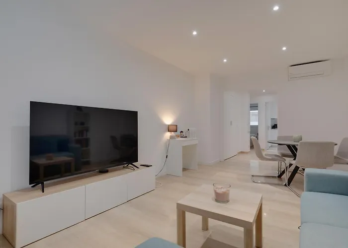 Newly Renovated Charming Downtown * Antibes