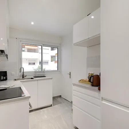 Newly Renovated Charming Downtown Apartman Antibes