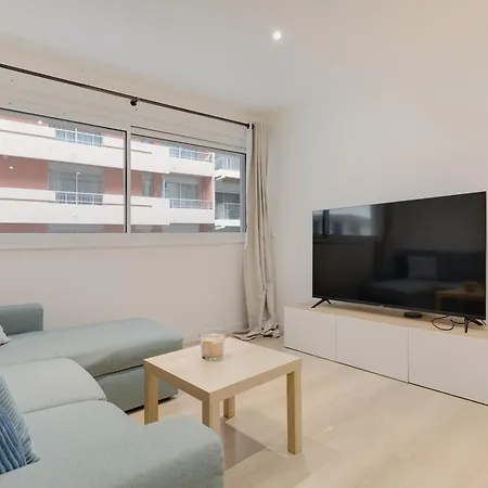 Newly Renovated Charming Downtown *