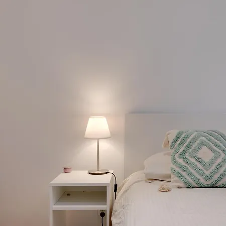 Newly Renovated Charming Downtown Διαμέρισμα