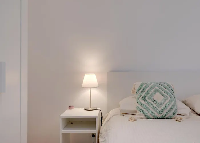 Newly Renovated Charming Downtown Апартаменты